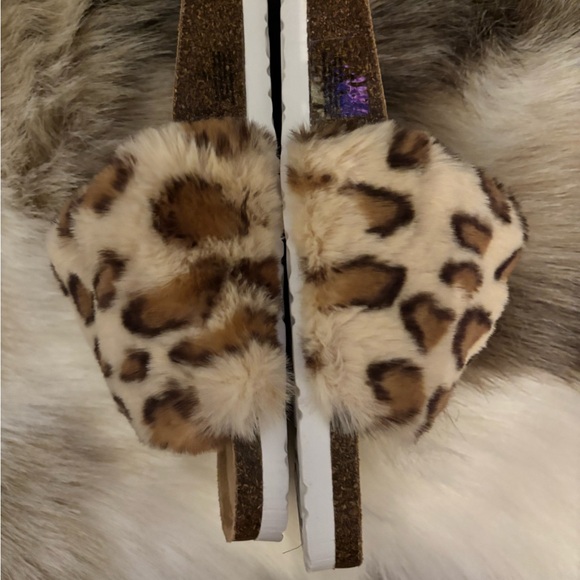 BNIB BY CHINESE LAUNDRY CHEETAH FUR SLIPPERS!! - Picture 8 of 11
